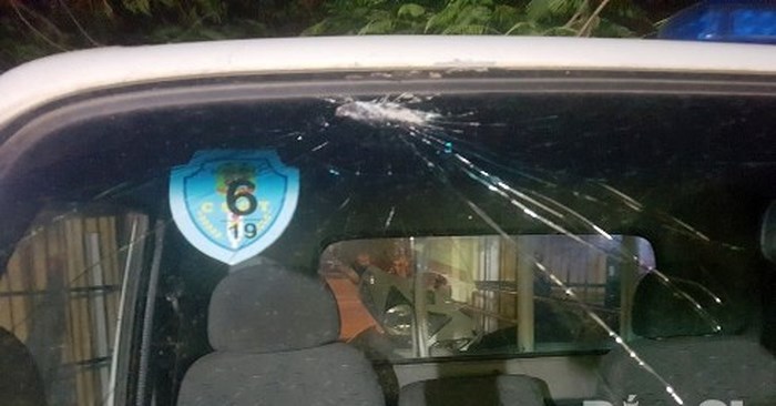 Bắc Giang: Nhóm đối tượng ném gạch gây hư hỏng xe tuần tra của CSGT