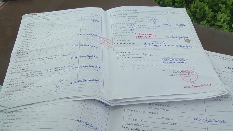 Công an triệt phá đường giây làm giả giấy tờ của bệnh viện Bạch Mai thu giữ nhiều tang vật.