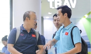 Tiền vệ Văn Toàn đón niềm vui bất ngờ trước trận đấu với Thái Lan