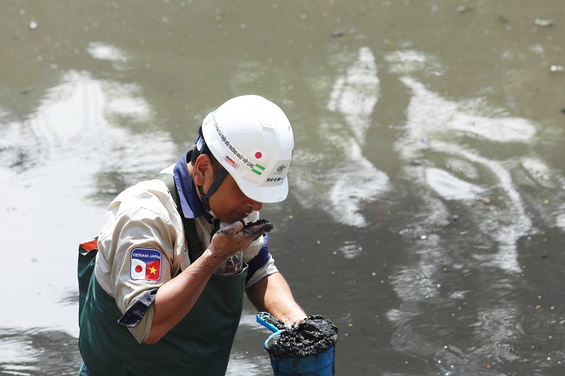 Sáng nay chuyên gia Nhật Bản đã công bố kết quả sau 3 tuần đặt máy lọc dưới sông Tô Lịch.