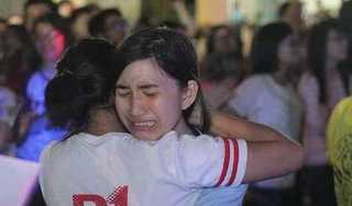 Thí sinh Quảng Bình khóc nức nở vì không biết lịch thi lại Ngữ Văn