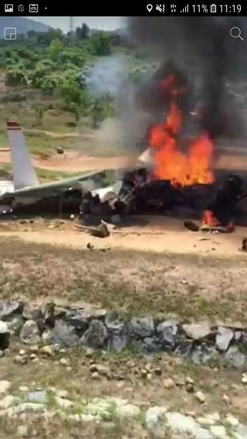 Hiện trường vụ rơi máy bay quân sự ở Khánh Hòa làm 2 người chết