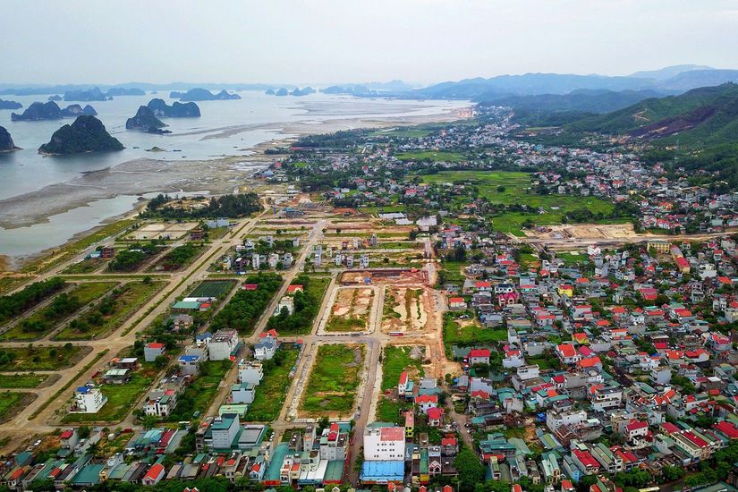 Vân Đồn- Quảng Ninh: Nhà thầu 'ruột' liên tiếp trúng thầu sát giá