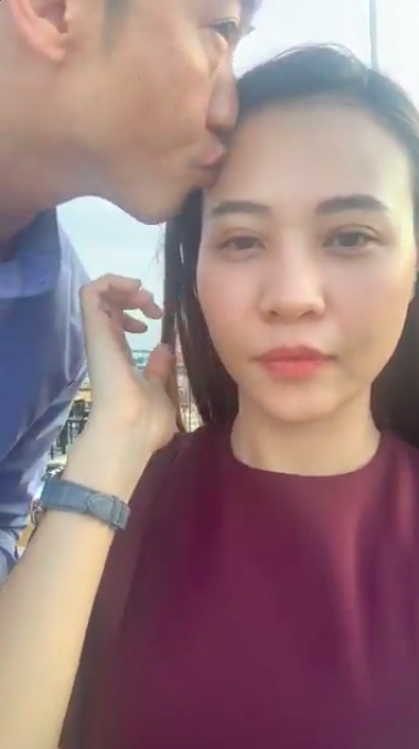 Cường Đô la cưỡng hôn khiến Đàm Thu Trang ngại ngùng khi đang livestream