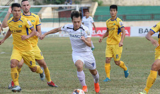 HLV HAGL nói gì khi đội nhà thua trắng 0-3 trước SLNA?