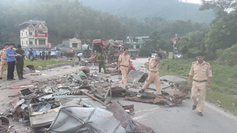 Xe khách đối đầu xe tải 41 người thương vong ở Hòa Bình và xe khách tông 7 người thiệt mạng ở Vĩnh Phúc có cùng 1 chủ 