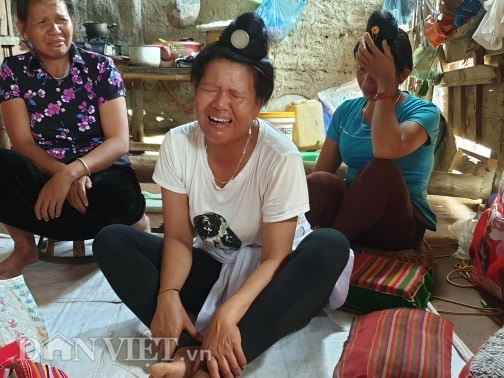 Tai nạn thảm khốc tại Hòa Bình: Mẹ khóc ngất nghe tin 2 con thương vong