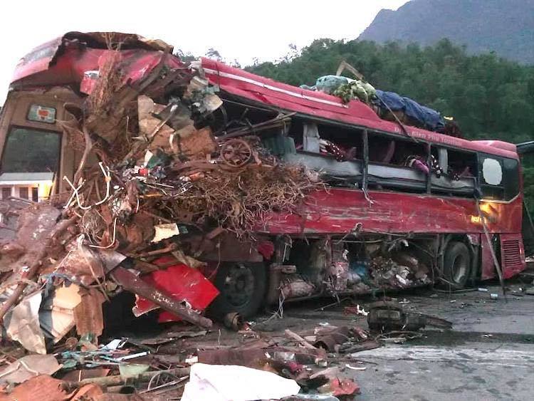 Ủy ban An toàn giao thông tin vụ xe tải biển Lào tông xe khách