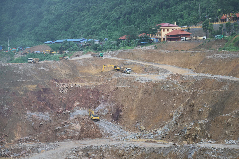 Doanh nghiệp đào vàng hủy hoại rừng đặc dụng ở Thái Nguyên: Có sự bao che?