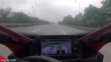 Rùng mình môtô chạy vận tốc gần 290 km/h trên đại lộ Thăng Long