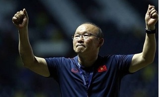 Báo Hàn Quốc nói gì về việc VFF gia hạn hợp đồng với HLV Park Hang Seo?