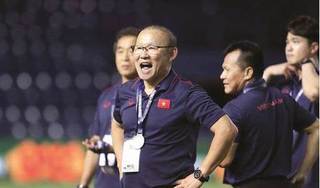 Chủ tịch LĐBĐ Thái Lan nói gì về thông tin chiêu mộ HLV Park Hang Seo?