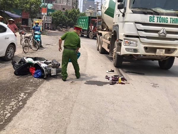 Hà Nội: Nam sinh dự thi THPT Quốc gia nguy kịch khi va chạm với xe bồn