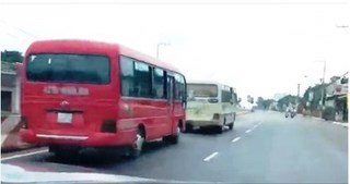 Tạm giữ 2 xe khách đuổi nhau như phim hành động