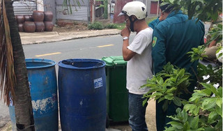 Đi nhặt ve chai, tá hỏa phát hiện thi thể thai nhi trong thùng rác