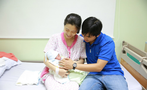 Từ ngày mai 1/7, vợ sinh con, chồng sẽ được hưởng trợ cấp và nghỉ chế độ thai sản