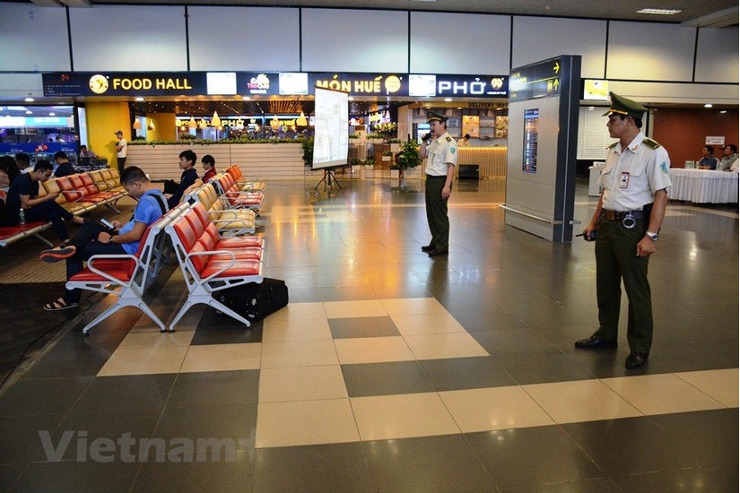 Một nhân viên sân bay bị tài xế taxi dùng dao đe dọa. Ảnh minh họa.