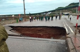 Rơi xuống 'hố tử thần' trong đêm mưa bão, hai vợ chồng tử vong