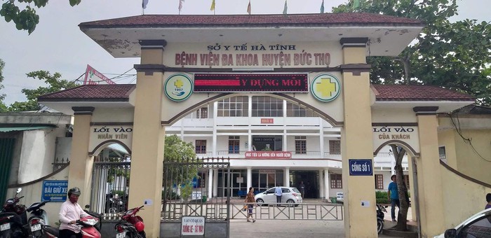 Bệnh viện Đa khoa Đức Thọ, nơi thai nhi tử vong với vết đứt ngang cổ. Ảnh Tiền Phong.