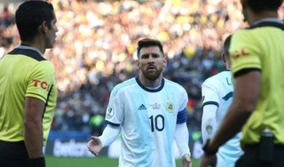 Messi từ chối nhận huy chương đồng, tố chủ nhà Brazil gian lận