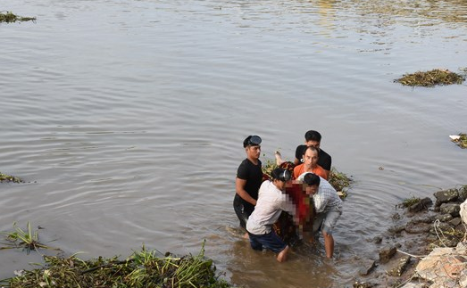 Nghệ An: Đã tìm thấy thi thể cô gái bất ngờ rơi xuống sông Mai Giang