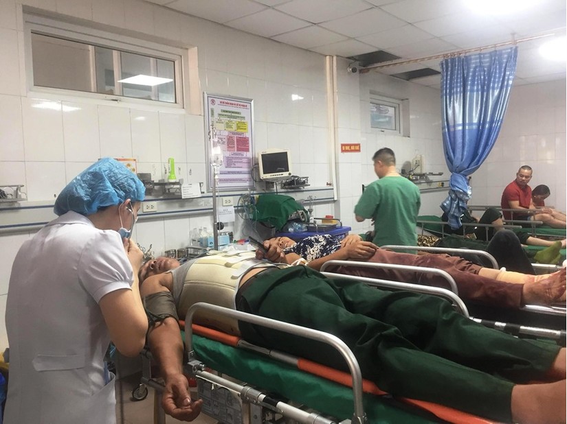 Nghệ An: Các nạn nhân vụ lật xe trên cầu Yên Xuân giờ ra sao 5