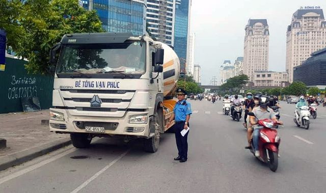 Vi phạm hàng loạt, xe bồn trộn bê tông bị phạt 65 triệu đồng