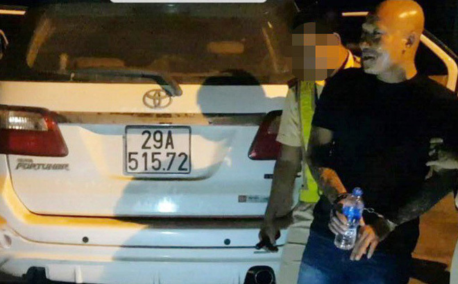 2 gã xăm trổ lái ô tô vận chuyển ma túy từ Nghệ An ra Hà Nội thì bị bắt