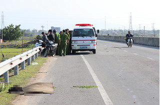 Truy tìm tài xế gây tai nạn, bỏ mặc thi thể nạn nhân không nguyên vẹn bên đường