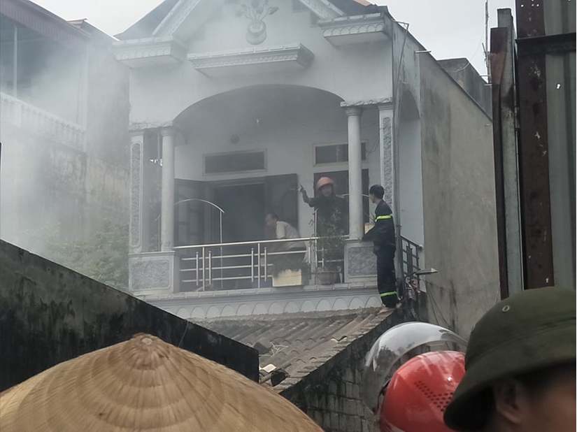 Hà Nam: Hé lộ nguyên nhân ngôi nhà bốc cháy dữ dội lúc giữa trưa
