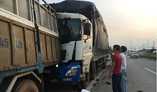 Đang sửa xe, tài xế ô tô tải bị xe chở than tông tử vong