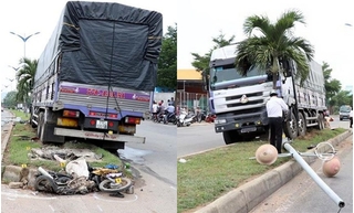 Xe tải leo dải phân cách, tông chết người đi xe máy chờ qua đường