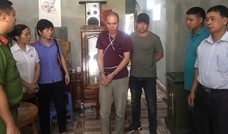 Phạm Văn Nhiệm tiều tụy, lo lắng khi diễn lại hành vi tội ác với nữ sinh giao gà
