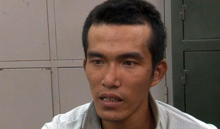 Bị truy đuổi, tên trộm lao xe tông một công an nhập viện