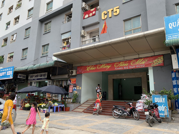 Hàng loạt sổ đỏ nhà chung cư ở Hà Nội bị thu hồi. Ảnh Tuổi Trẻ.