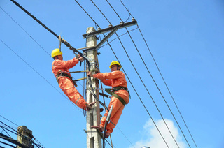 Chưa tìm ra nguyên nhân công nhân điện lực tử vong trên cột điện Hòa Bình