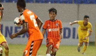 Thua SHB Đà Nẵng, HLV Nam Định vẫn dành lời khen có cánh cho cầu thủ này