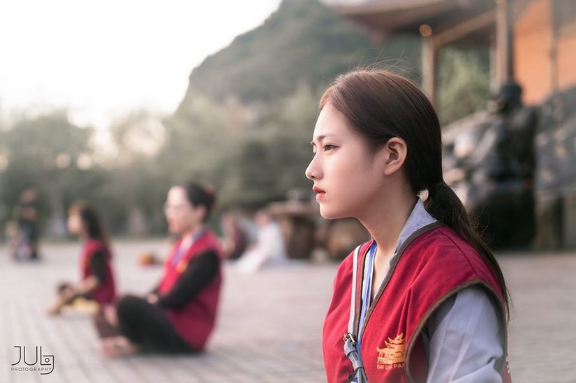Nữ sinh Ninh Bình 'đốn tim' cư dân mạng vì vẻ đẹp tinh khôi khi lên chùa tham khóa tu