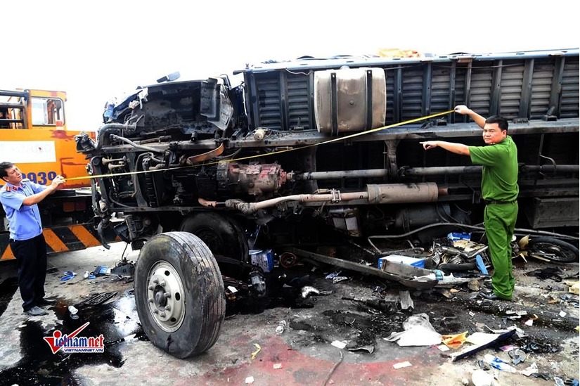 Thực hư thông tin xe CSGT đỗ giữa đường khiến xe tải đánh lái đè chết 5 người