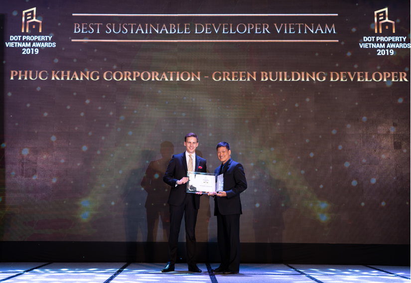 Mr. Trương Anh Tú – GĐ Phát triển kinh doanh Phuc Khang Corporation nhận giải thưởng Nhà phát triển bền vững của năm