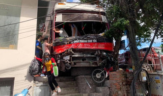 Hé lộ nguyên nhân xe khách tông hàng loạt xe máy ở Quảng Ninh khiến 2 người tử vong