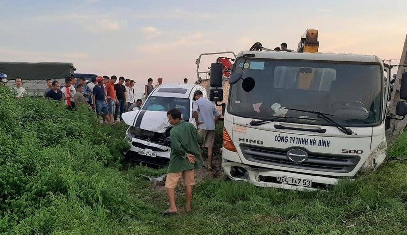 Nguyên nhân vụ tai nạn liên hoàn khiến 3 ô tô cùng lao xuống ruộng ở Bắc Giang