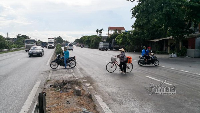 Trung tá CSGT tiết lộ lý do tài xế giật mình khiến xe tải lật đè chết 5 người