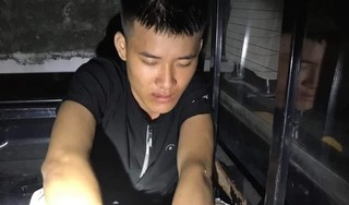 Đâm chết bạn gái 18 tuổi tại phòng trọ rồi gọi điện cho công an