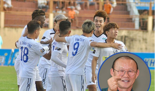 HLV Park Hang Seo đến SVĐ Thiên Trường 'xem giò' các cầu thủ 