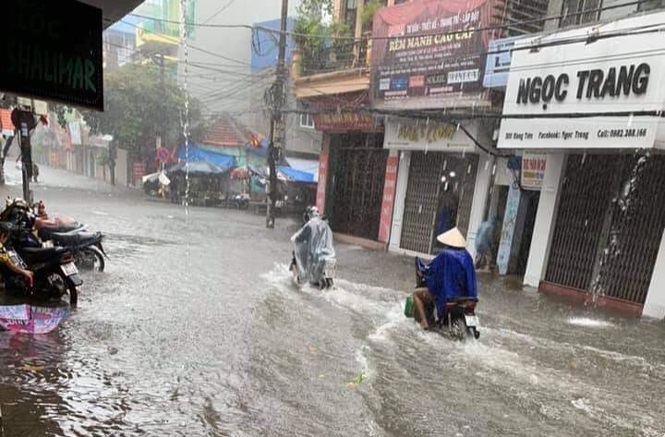Do ảnh hưởng bão số 3, Nam Định ngập ở nhiều tuyến phố