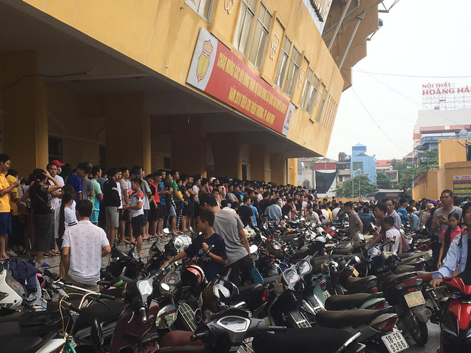 Vỡ giá vé tại sân Thiên Trường, trận Nam Định – HAGL lên 'sốt' như tuyển Việt Nam