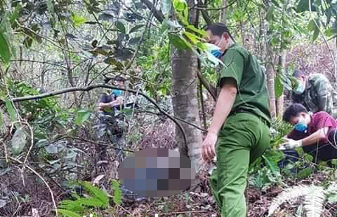 Tá hoả phát hiện thi thể nam thanh niên phân huỷ trong rừng