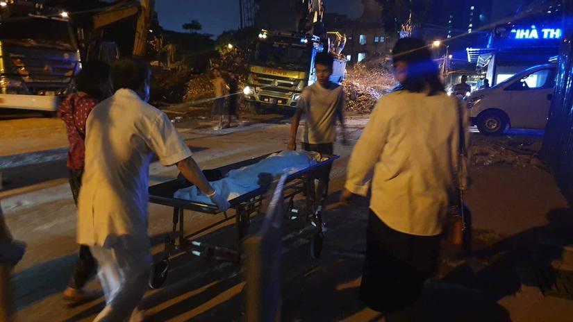 Bé trai 6 tuổi tử vong trên xe đưa đón học sinh ở Hà Nội