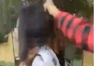 Nữ sinh lớp 8 ở Hà Nam bị nhóm bạn cùng trường đánh đập dã man